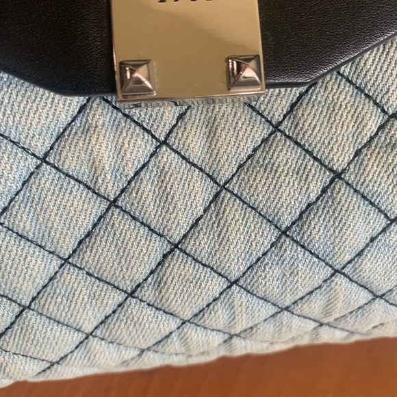 Guess Quilted Denim Blue Shoulder Bag or handle with Geometric Design - Picture 3 of 10